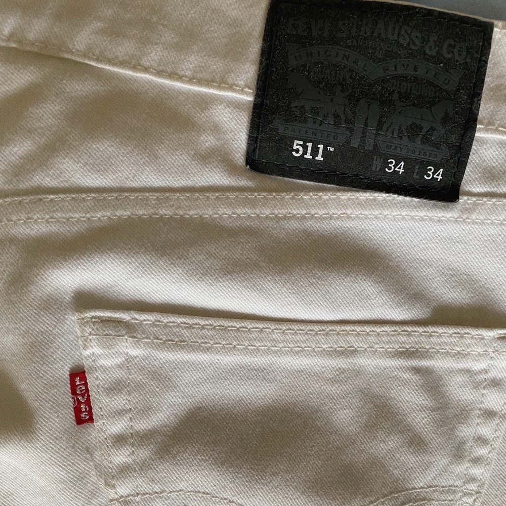 Levi’s: Men White Jeans